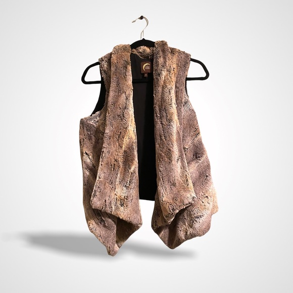 Faux Fur Vest in Brown by Blu Moon - Picture 4 of 12